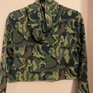 Cropped camo hoodie